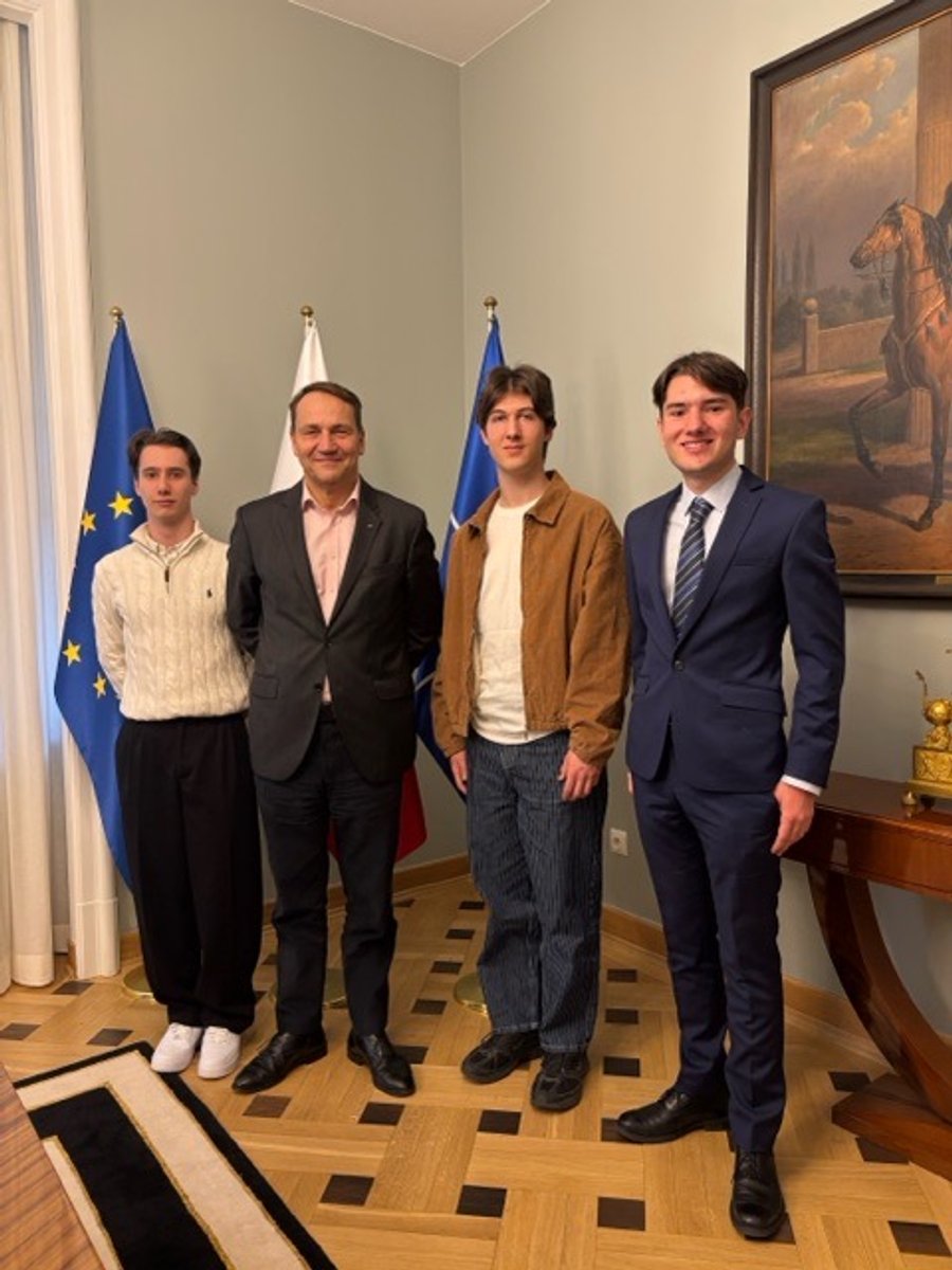 private cabinet meeting with Sikorski